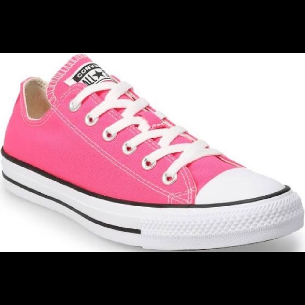 Women’s size 7 pink Chuck Taylor converse.